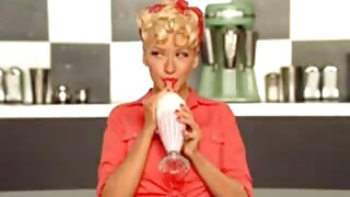 شقراء صغيرة في سن المراهقة كيارا دائما سكس مقابل المال في الشارع أحلام كبيرة!