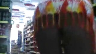نادرًا ما يرتدي رجل سكس مترجم من اجل المال يرتدي زي هولي ماك باني القانوني.